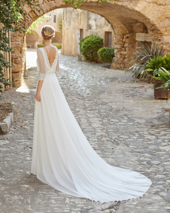 Maelia with train £1,430 Alma Novia Maelia