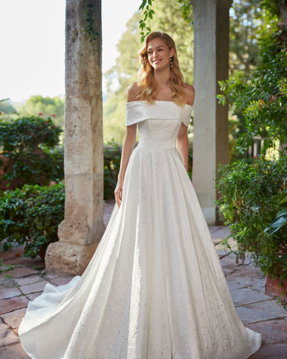 Dolmer – From £1310 Dolmer – From £1310 Zip back or corset. Available in Satin, Verona Mikado, and Brocade.